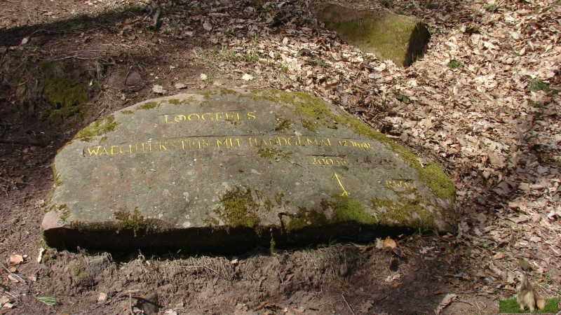 Ritterstein Nr. 297-2a Loogfels - Waechterstein mit Handgemal 12. Jhrdt. 300 m.JPG - Ritterstein Nr.297 Loogfels - Waechterstein mit Handgemal 12. Jhrdt. 300 m